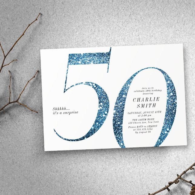 Convites Azul-brilhante moderno e minimalista, 50 anos (Modern minimalist faux blue glitter 50th birthday invitation)