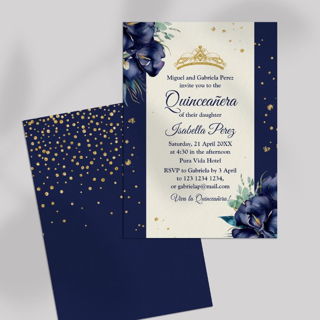 Convites Azul marinho Floral e Tiara Quinceanera Dourada (Navy Blue Floral and Gold Tiara Quinceanera Invitation on off-white background.)