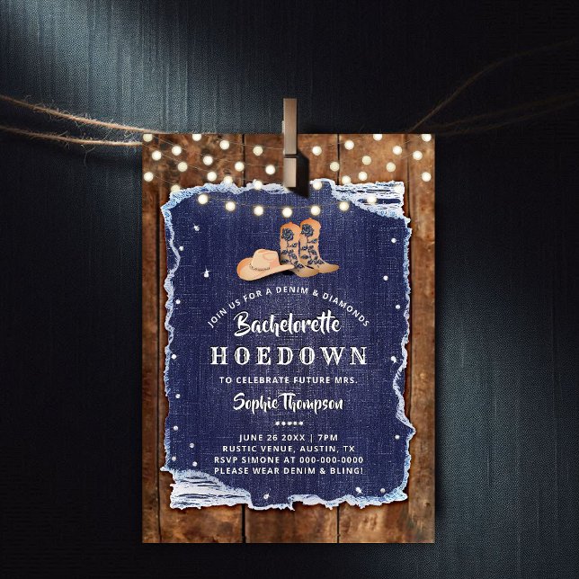Convites Bachelorette Hoedown Russo Ocidental de Denim Diam (denim and diamonds bachelorette party invitation rustic wood blue white cowgirl boots hat hoedown)
