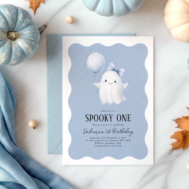 Convites Balão Azul Fantasma de Um primeiro aniversario Spo (Spooky One! Halloween themed 1st birthday party invitation for a boy with cute ghost with balloon)