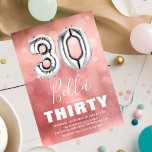 Convites Balão Silver de 30 de aniversário | Festa Rosa Gir<br><div class="desc">Convite de aniversário moderno 30º projetado com fundo rosa-d-água ombre,  confete de bolha transparente e um grande balão de hélio número 30. O nome é escrito em texto branco em grande caligrafia com um simples modelo de aniversário por baixo que é fácil de personalizar.</div>