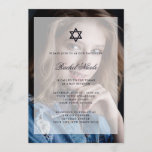 Convites Bar Mitzvah ou Bat Mitzvah| Sobrepor com foto<br><div class="desc">Este simples e elegante Bar ou cartão Bat Mitzvah apresenta sua foto pessoal na frente,  com uma camada central que contém todas as suas informações. O texto é facilmente personalizável para que você possa alterar o texto para o ajustado das suas necessidades.</div>