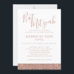 Convites Bat Mínimo Mitzvah, Glitter Cor-de-Rosa Dourada<br><div class="desc">O convite do Bat Mitzvah, com espaço para o nome hebraico, muted gold, muted rosa glitter stripe, é moderno, mínimo, simples e elegante para a jovem sofisticada. ・ ・ ・ ・ ・ Clique em PERSONALIZAR MAIS para alterar fontes, texto e cores de fundo ou editar o design como quiser para...</div>
