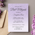 Convites Bat Mitzvah, com brilho roxo<br><div class="desc">O convite para o Bat Mitzvah,  ombre,  falso roxo,  Cria o seu próprio convite com um design único coordenador. A brilho púrpura cúbica será uma fotografia impressa e não verdadeiros flocos de glória.</div>