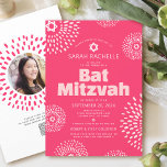 Convites Bat Mitzvah QR Code Foto Rosa Starburst Pop Retro<br><div class="desc">Tenha orgulho, alegria e mostre este marco do seu Bat Mitzvah favorito com este convite de código QR personalizado, divertido, de moda e alegre! Estrelas de flores cor-de-rosa, cor-de-rosa, retroradas, brancas-pop e esbranquiçadas, com Estrelas de David, juntamente com uma ousada tipografia sans rosa-blush e branca, sobrepõem um fundo rosa-coral brilhante....</div>