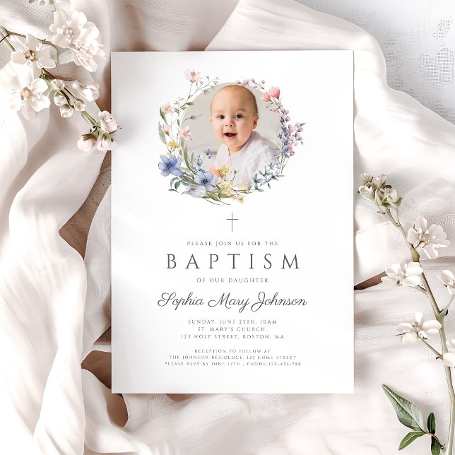 Convites Batismo de Foto de Flores Selvagens Elegantes (Elegant Wildflowers Wreath Photo Baptism Invitation)