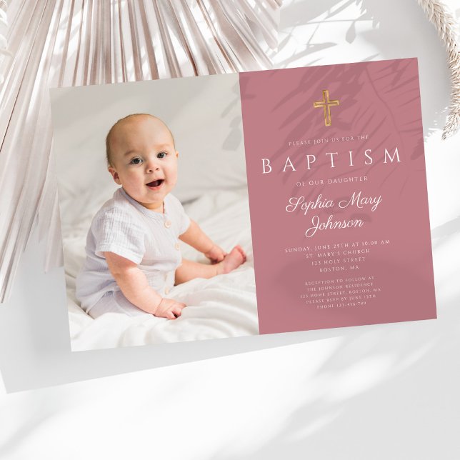 Convites Batismo de Menina Foto Cruz Script Rosa Moderno (Modern Pink Script Cross Girl Photo Baptism Invitation )