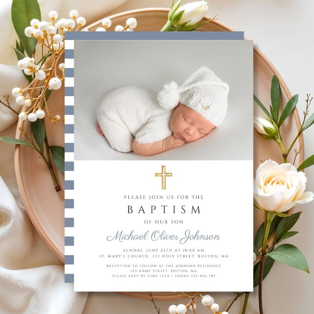 Convites Batismo de Menino Azul Moderno Strips Cruzando Fot (Dusty Blue Stripes Cross Photo Boy Baptism Invitation)