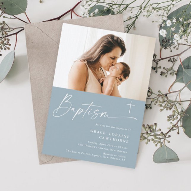 Convites Batismo Fotográfico Meninos Azul Script Moderno El (Modern Elegant Script Photo Baptism Invitation.)