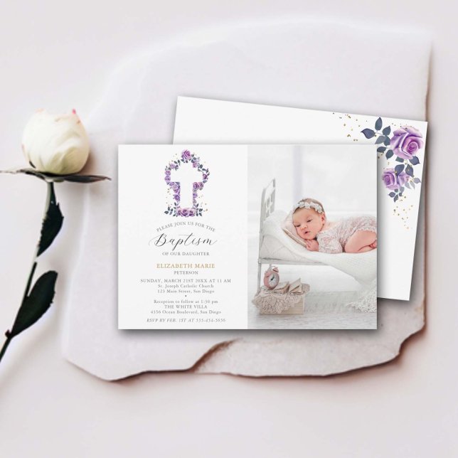 Convites Bebê da cruz branca Rosa roxa (purple roses white cross floral frame baby girl baptism christening invitation elegant modern classy)