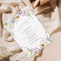 Bebê em Chá de fraldas de flor selvagem