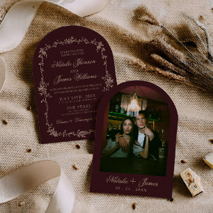 Convites Bege Floral Borgonha Old Money Arqueado Casamento