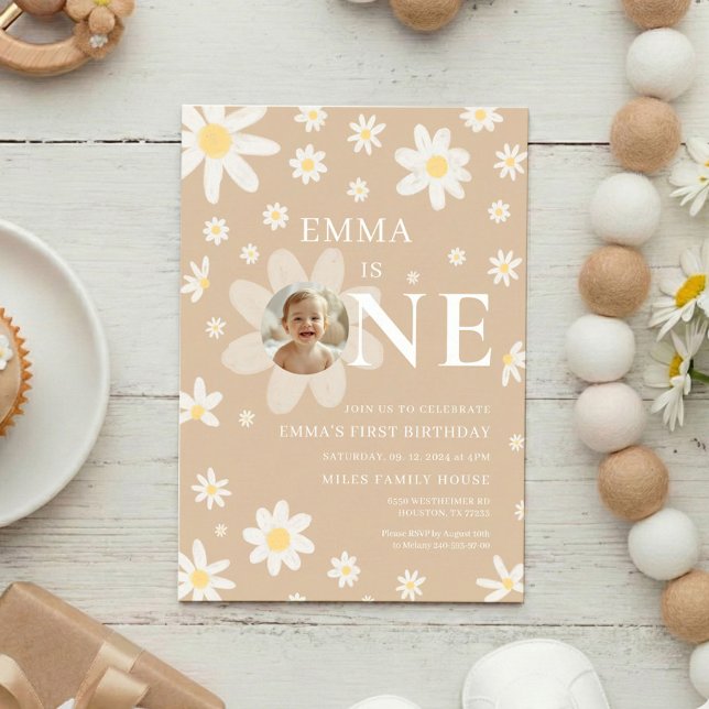 Convites Beige Daisy First 1st Birthday Photo invitation (Criador carregado)