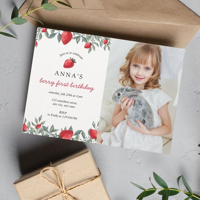 Convites Berry First Birthday | Foto de aniversário de mora (Criador carregado)