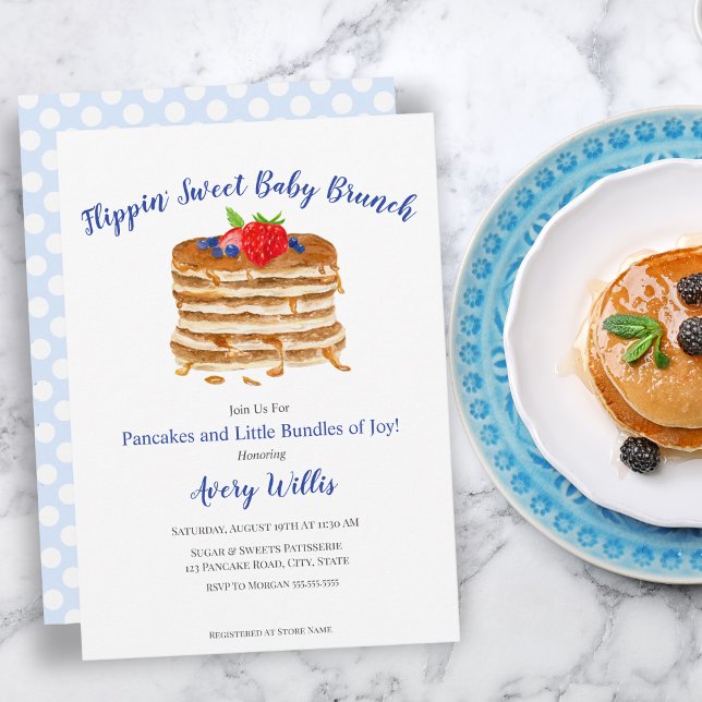 Convites Berry Pancake Blue Gingham Chá de fraldas (Flippin' Sweet as a cute Baby Shower invitation.)