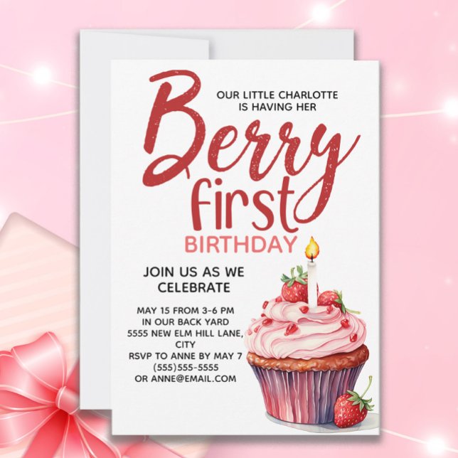 Convites Berry Primeiro Cupcake de Morango Aniversário de 1 (Cupcake and candle little girl's "Berry first birthday" party invitation)