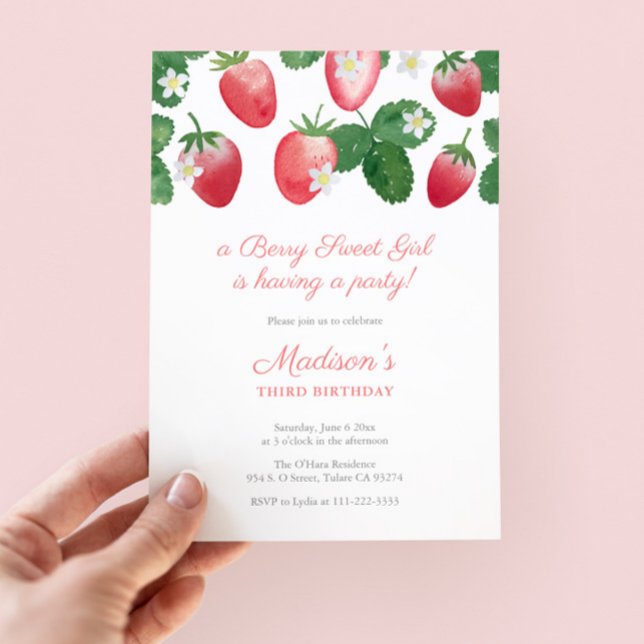 Convites Berry Sweet Little Girl Strawberry Festa de aniver (A Berry Sweet Girl Is Having A Party Watercolor Strawberries birthday invitation with buffalo check )