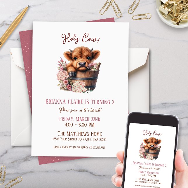 Convites Bicardia de Aniversário de Animais Frangais Rosa-R (cute pink floral highland cow birthday party invitation for little girl with hydrangea wildflowers)