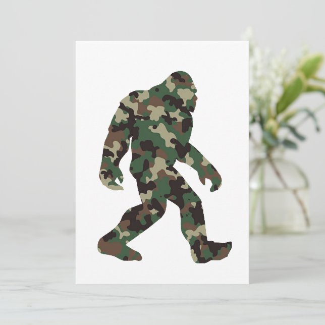 Convites Bigfoot Sasquatch Camo (Em pé/Frente)