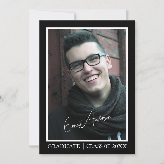 Convites Black & White Graduate Photo Announcement Card (Frente)
