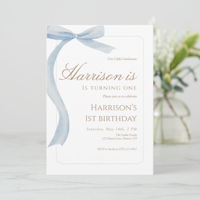 Convites Blue Bow First Birthday Invitation Watercolor (Em pé/Frente)