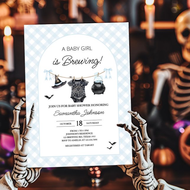 Convites Blue Halloween Baby está criando Chá de fraldas (Blue Halloween Baby is Brewing Gingham Baby Shower Invitation)
