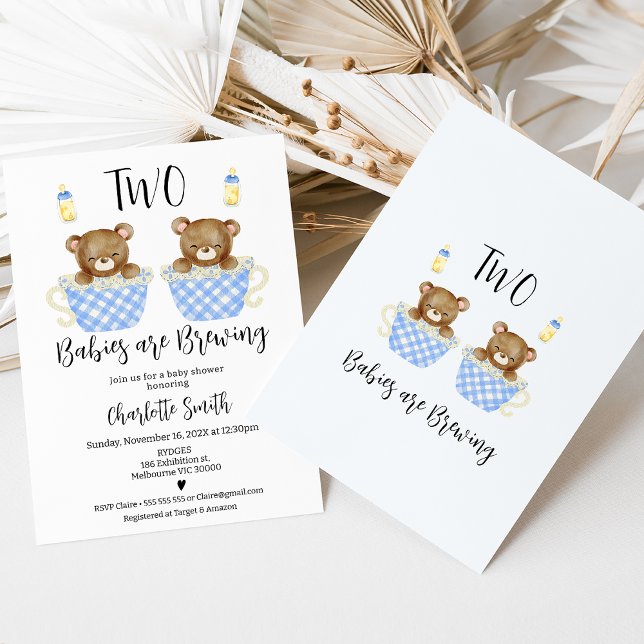 Convites Blue Teacups Gêmeos Dois Bebês Criando Chá de fral (Cute two babies are brewing baby boy twins baby shower invitation featuring two bears in teacups.)