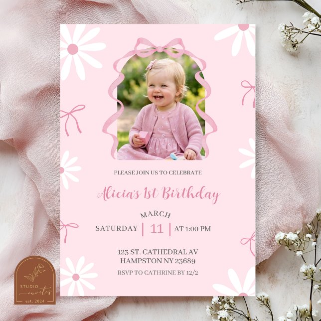 Convites Blush Pink Daisy Bow Girl 1st Birthday with photo (Criador carregado)