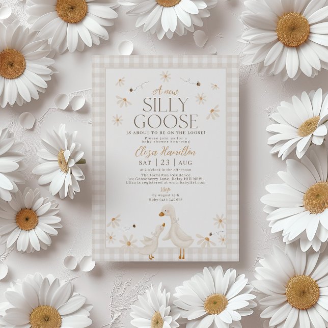 Convites Bobo ganso no Chá de fraldas solto Beige Gingham (A new silly goose is about to be on the loose! Beige Gingham Goose Gender Neutral Baby Shower)