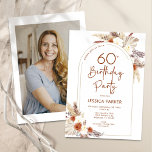 Convites Boho Arch Terracotta Foto 60th Birthday<br><div class="desc">60º convite de aniversário em terracotta queimou laranja e branco com a foto na parte traseira da placa. Belo design minimalista moderno com sotaques botânicos pintados à mão. Possui capim de pampas, folhas, rosas e fontes de script de tipografia com pouco coração. Tendy Bohemian estilada tema do deserto perfeito para...</div>