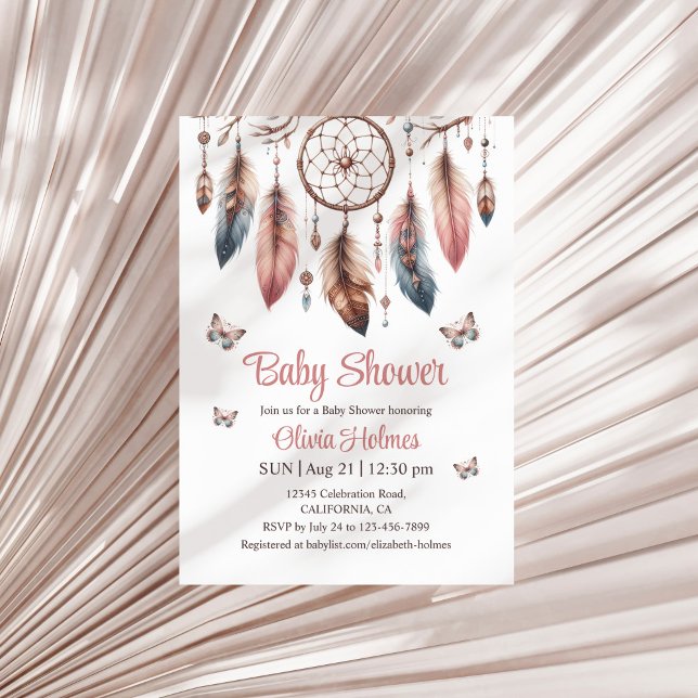 Convites Boho Dreamcatcher com Chá de fraldas de Borboletas (Boho Dreamcatcher with Butterflies Baby Shower Invitation on a neutral dry palm leaf.)