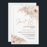 Convites Boho Light Blush Floral Pampas Grass 16º Aniversár<br><div class="desc">Boho Light Blush Floral Pampas Grass 16th Birthday Invitation Bohemian inspirou um doce convite de 16 anos com dois arranjos florais claros, pincéis ou cor-de-rosa pálidos, com grama pampas e uma imagem caligráfica moderna como um título em uma textura falsa de ouro rosa. Ideal para quem procura um doce convite...</div>