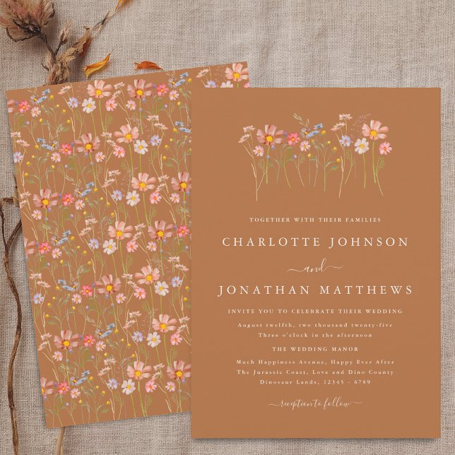 Convites Boho Outono Prado de Flores Silvestres Marrom Lara (Boho fall Wildflower floral brown sugar terracotta orange Wedding invitation Elegant modern script)
