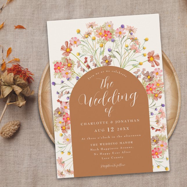 Convites Boho Outono Terracota Casamento com Flores Silvest (Boho fall wildflower terracotta burnt orange wedding invitation with elegant arch and modern script )