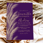 Convites Boho pampas dourado, relva, casamento roxo<br><div class="desc">Boho verão pampas de relva dourada brilhando casamento roxo com tipografia elegante e fundo minimalista.</div>