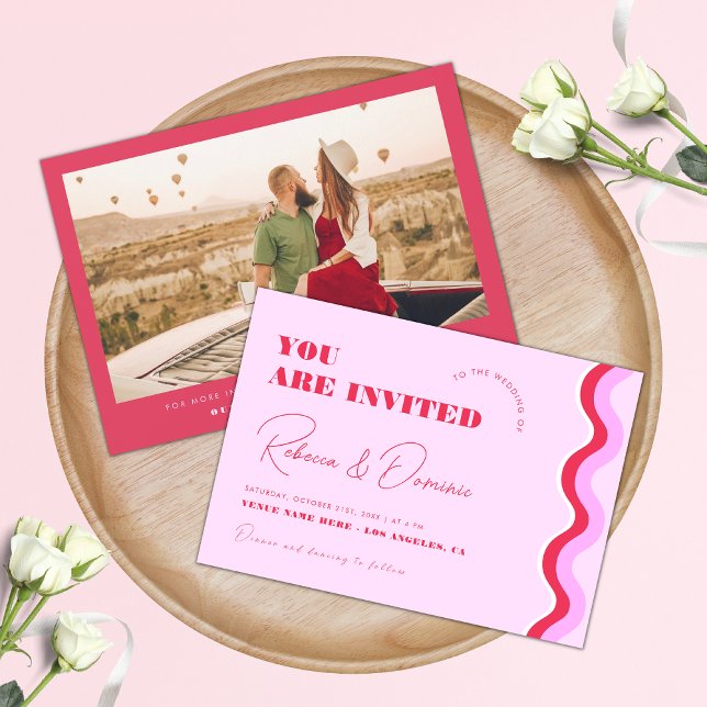 Convites Bold Retro Wavy Curvy Stripes Rosa e Casamento Ver (Criador carregado)