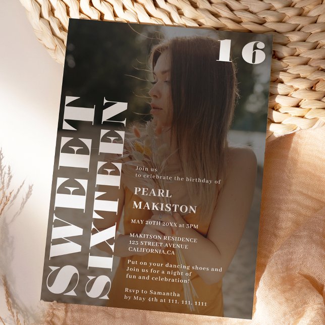 Convites Bold, simples foto branca, doce, 16 anos (Bold simple white photo sweet 16 birthday invitation)