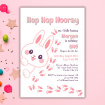 Boneco de Cartoon girando primeiro aniversario de 