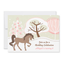 Bonito Cavalo Castanho Rosa Noturno de inverno