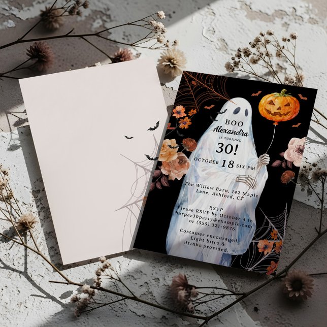 Convites Boo, tenho 30 Halloween Spooky, dia de aniversário (Boo I'm 30 Halloween Spooky Floral Ghost Birthday Invitation)