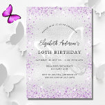 Convites Borboleta violeta-prata de aniversário brilha luxo<br><div class="desc">Um convite de aniversário moderno,  elegante e minimalista. Fundo de aspecto fino prateado decorado com faíscas de brilho púrpura e borboletas e borboletas como marca d'água. Personalize e adicione seus nomes e detalhes do casamento. Letras pretas coloridas.</div>