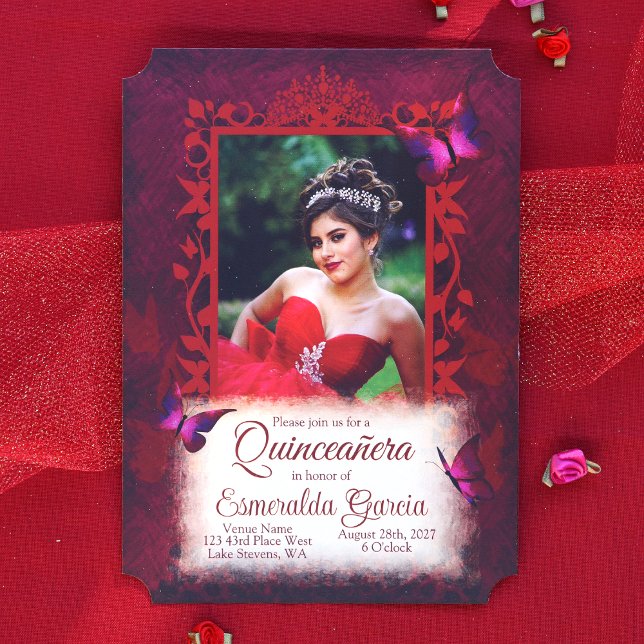 Convites Borda Vermelha Elegante Quinceanera (Elegant Ruby Red Quinceanera Invitation with Decorative Butterfly Photo Frame)