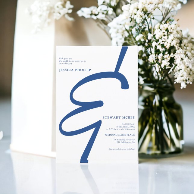 Convites Branca azul-escura, tudo em um casamento de caligr (Bold blue white all in one calligraphy wedding invitation)