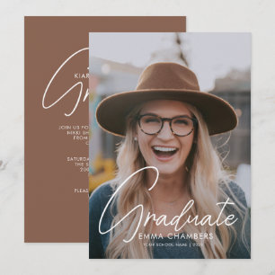 Convites Branco de Script Casual   Festa de formatura de fo