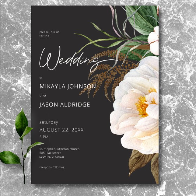 Convites Brancos Elegantes Modernos no Casamento Negro (Modern Elegant White Peonies on Black Wedding Invitation)
