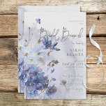 Convites Bridal Brunch de Flores Selvagens Azuis Modernas<br><div class="desc">Este simples,  mas elegante design apresenta um buquê de aquarela de flores silvestres roxas e azuis periwinkle com verde. O plano de fundo é uma abertura de cor d'água roxa em um plano de fundo de papel d'água branco texturizado. Criado pela imprensa simplesmente de farmácia.</div>