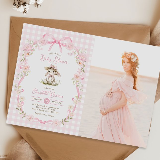 Convites Bunny Pink Bow Gingham Baby Shower Photo (Criador carregado)