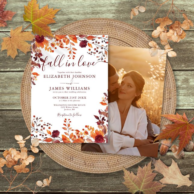 Convites Burgundy Cai No Amor Autumn Foto Floral Casamento (Burgundy Fall In Love Autumn Floral Photo Wedding Invitation)