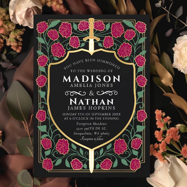 Convites Burgundy Sword Shield Fantasy Monograma Casamento (Criador carregado)