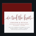 Convites Caligrafia Burgundia Nós Amarramos O Casamento Do<br><div class="desc">Nós amarramos o nó! Anuncie sua casamento à família e amigos com este anúncio de casamento simples e elegante. Apresenta caligrafia branca vermelha com tipografia clássica. Personalize adicionando nomes,  data,  endereço e outros detalhes. Este convite de casamento é perfeito para qualquer época de casamento e tema.</div>